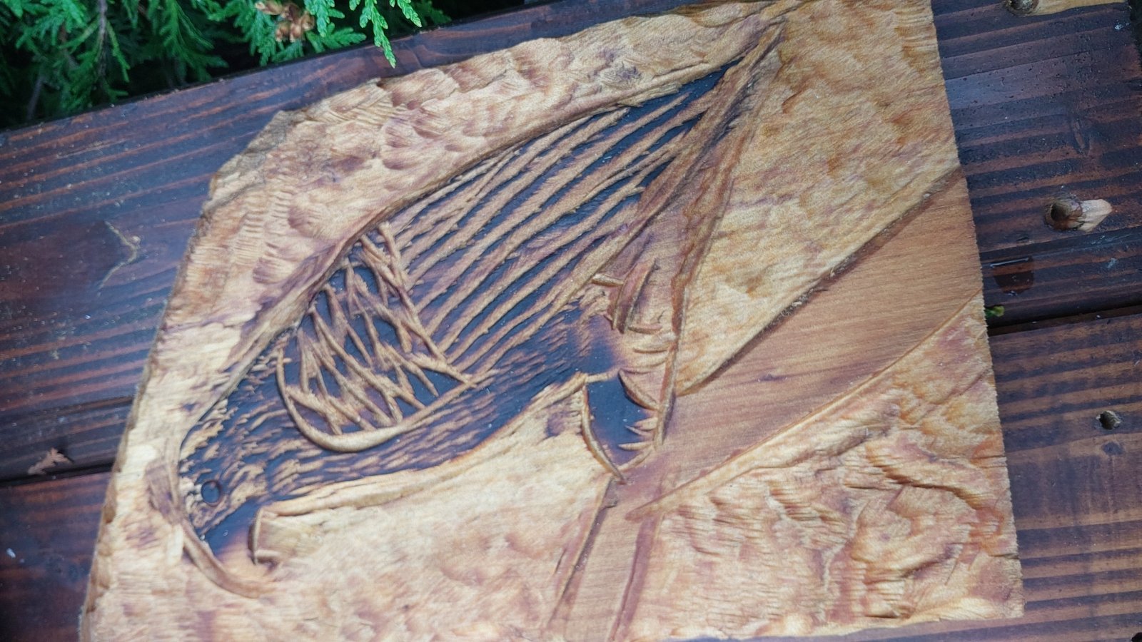 Sitzender Vogel auf'm Ast (Holzrelief )