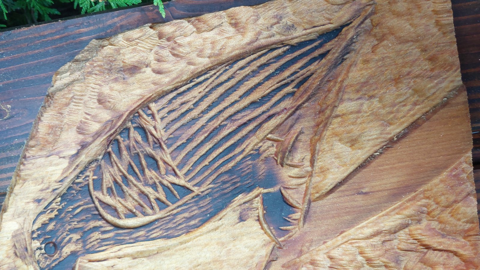 Sitzender Vogel auf'm Ast (Holzrelief )