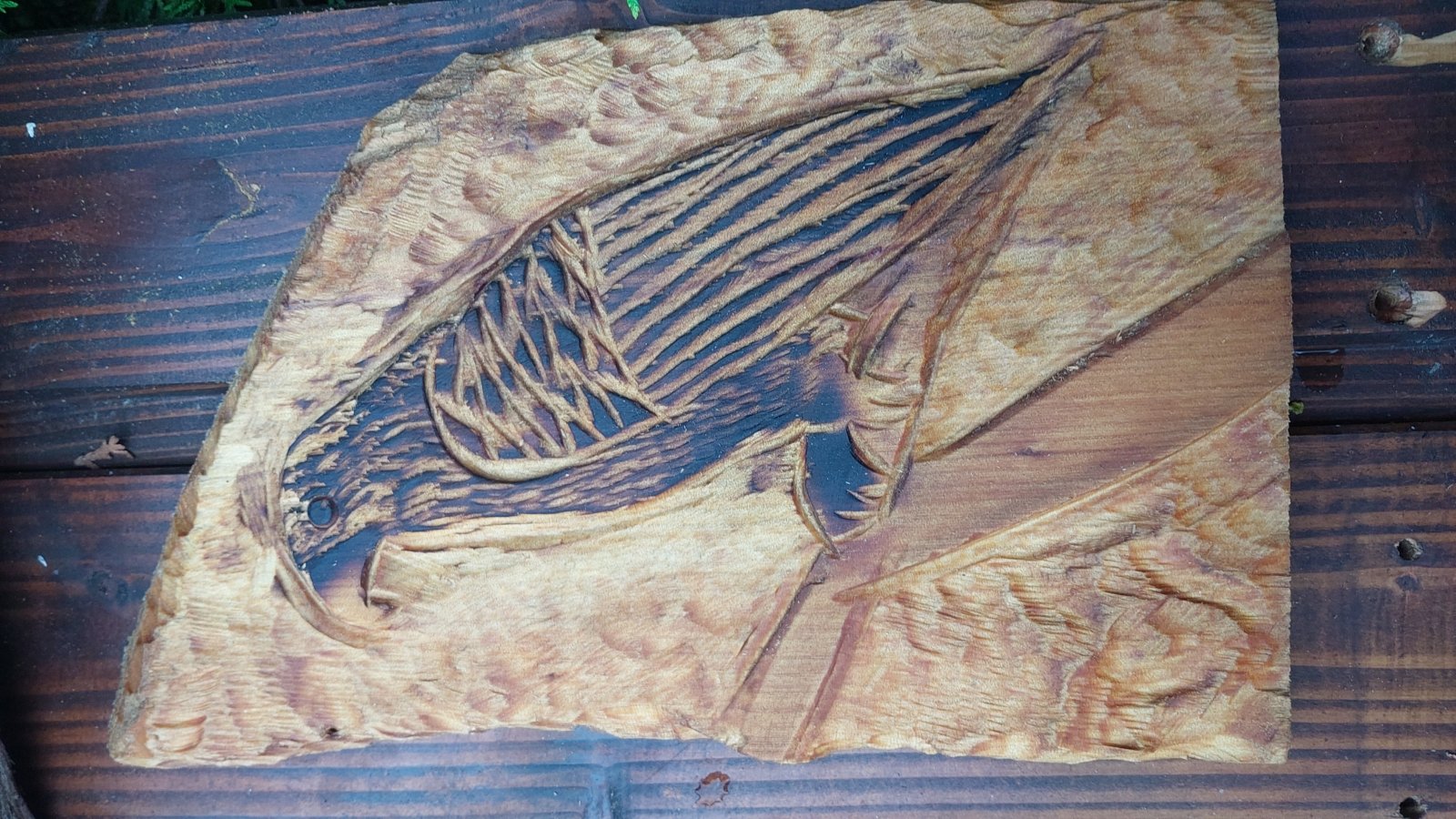 Sitzender Vogel auf'm Ast (Holzrelief )